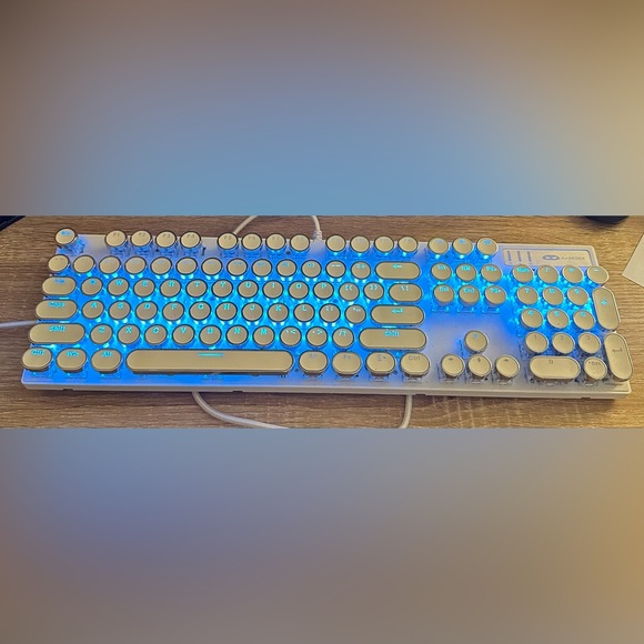 Blue light up keyboard - Picture 1 of 3